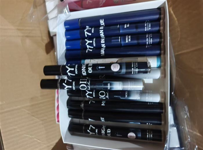 95000瓶35毫升香水，清货1.5元一瓶，原箱原件，板板正正，留香时间长