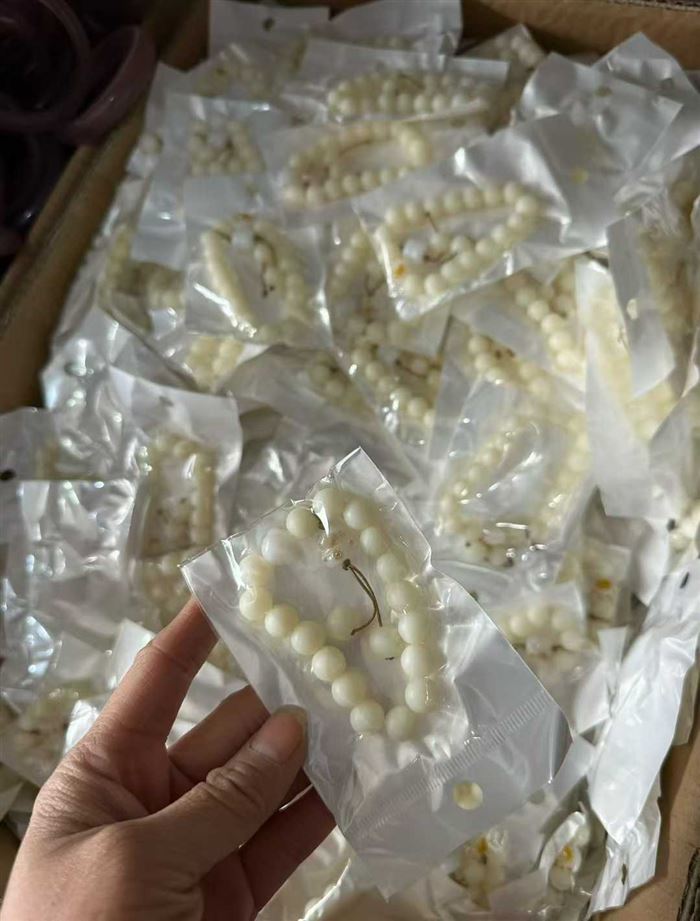 饰品手串到货2吨