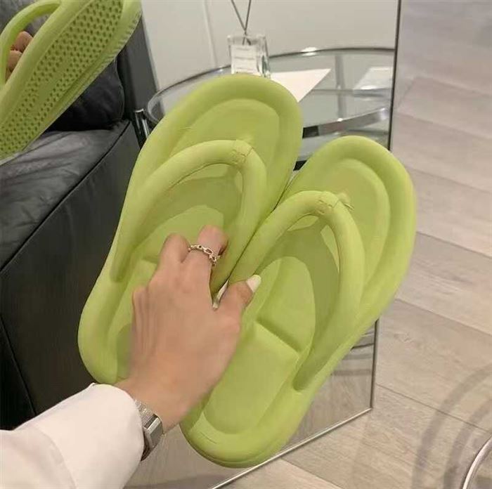 夏季拖鞋仓库几十万双