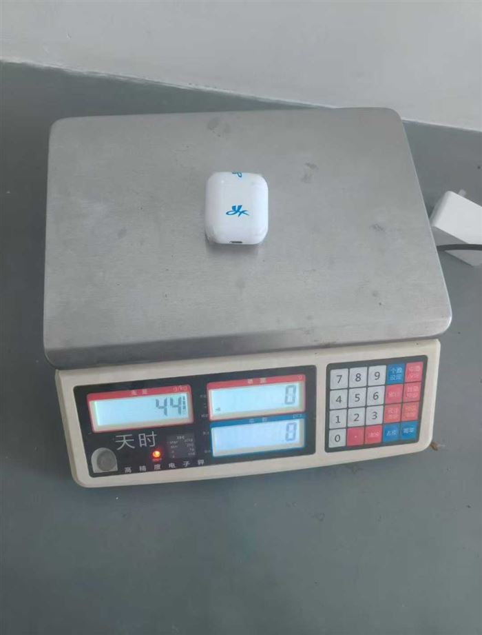 二代蓝牙耳机，全新都有电，价格便宜，还有1000 个