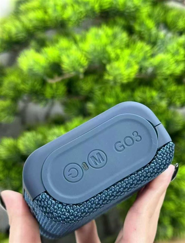 出口高品质多功能蓝牙音箱 还剩 1000 个，一箱 48 个