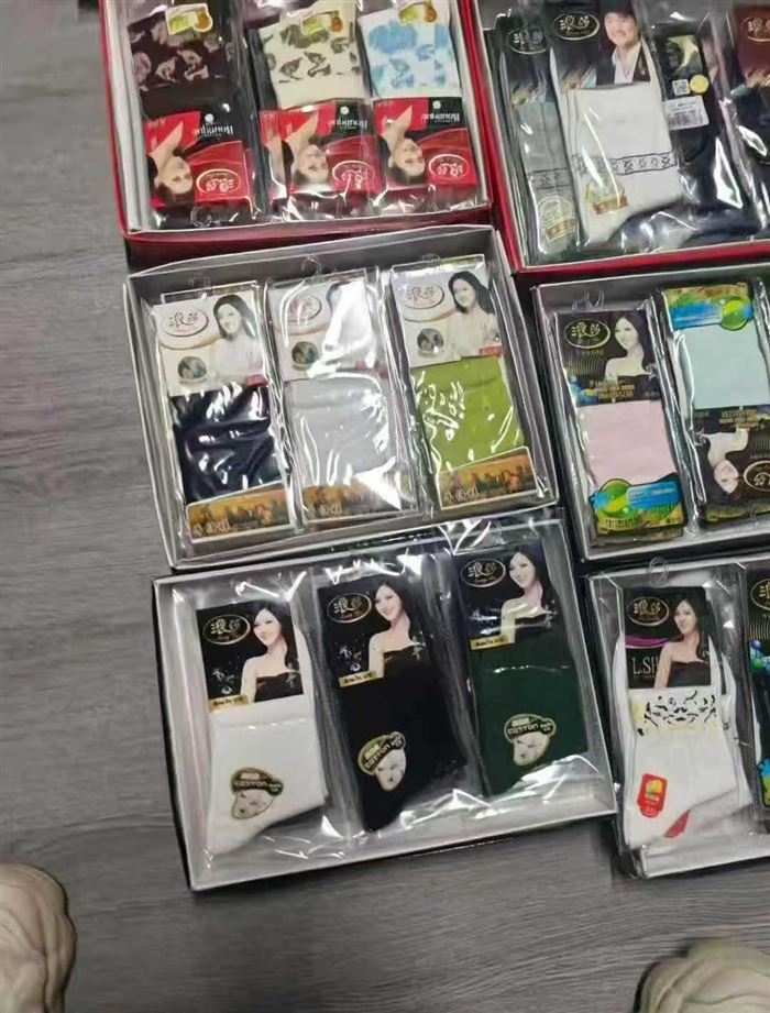 浪莎袜子350000双，分货20箱起，一箱240双，一盒十二双。男女各10箱，能做联系