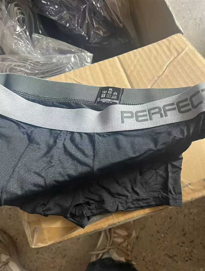 男士内裤20000条一块多，清货要的联系