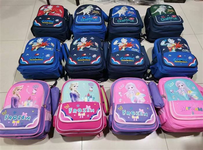 书包1000个左右，两件套，900D面料，气垫款，独立包装，特价清