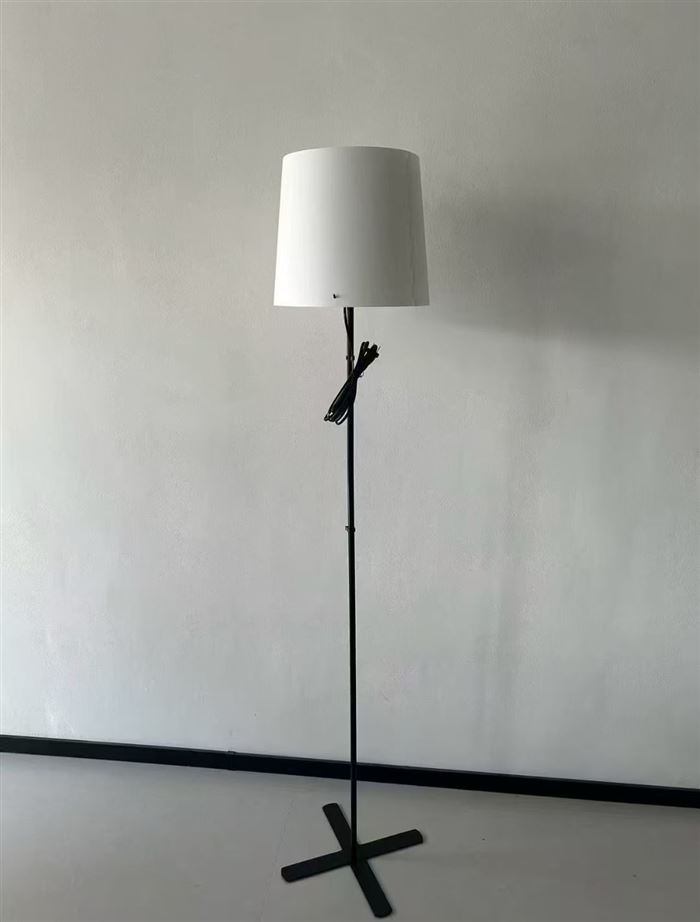 美规插头，灯体高度1.5米，灯罩尺寸300大，E26灯头，特价出售