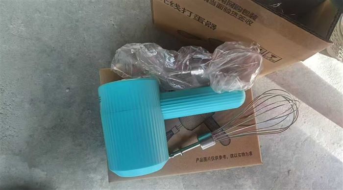 3800台打蛋器，三个色，充电款，几块钱的事，200台起发