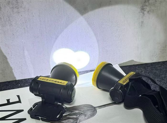 高品质充电款台灯 12000 个，一箱 120 个