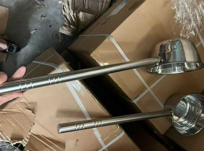 18公分长水勺2000个左右， 每件90个，5块多/个！