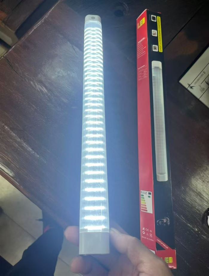 磁吸灯 展示灯 5000个 几块钱一个处理 对口的联系