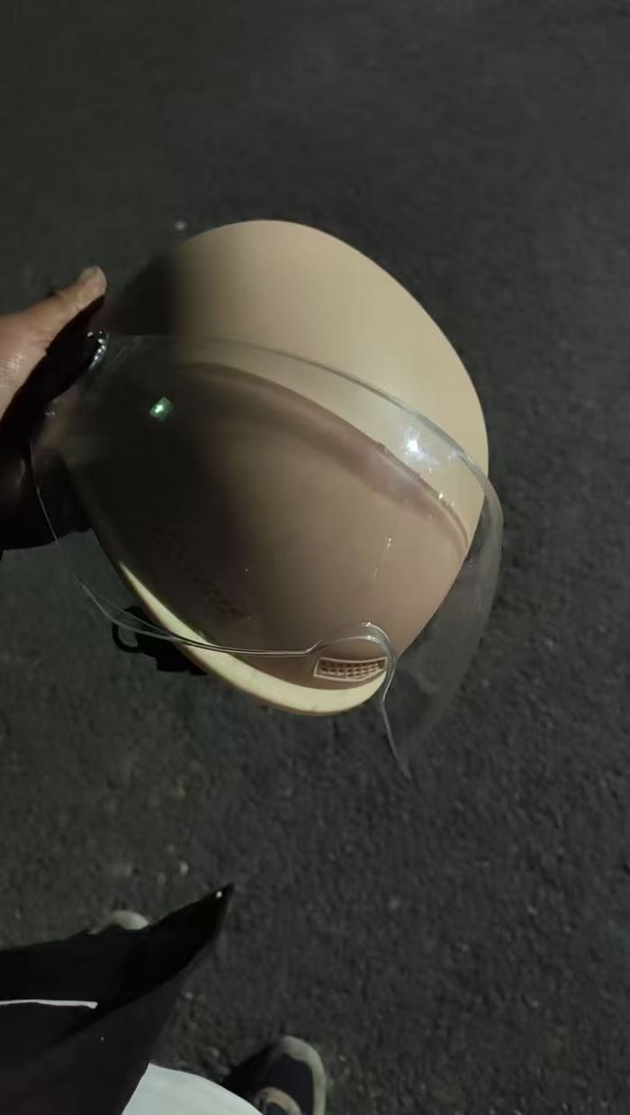 头盔几千个，个位数带走