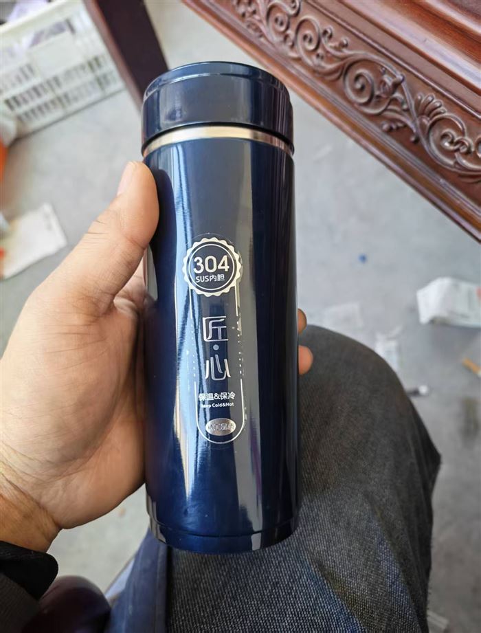 不锈钢保温杯有5200，一箱50个，不带钢印