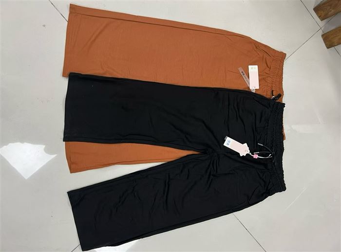 女士阔腿裤到货4000多条，面料做工很好，独立包装带吊牌，大货箱装干净整齐，几块钱的事