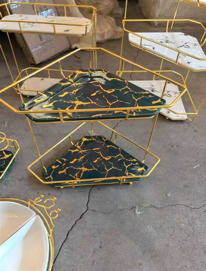 置物架7吨左右， 全清几千元一吨， 有9.6米一车！