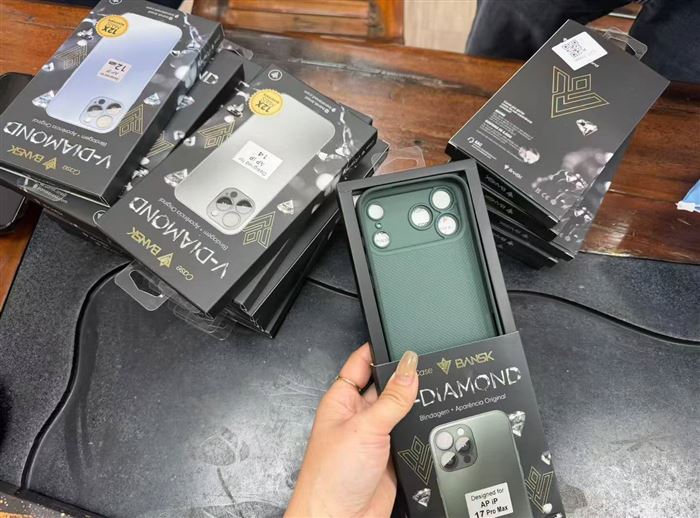 手机壳 苹果手机壳5万个，型号11-17，毛毛钱