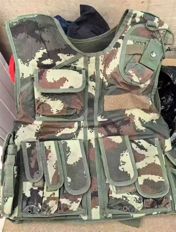 防弹衣40吨，需要的联系，中东的朋友，看上的赶紧联系，数量不多，仅此一批