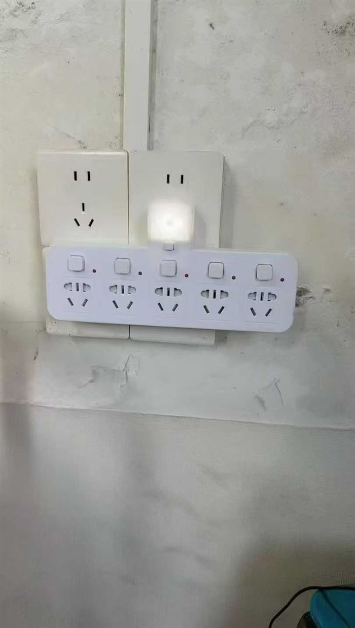 5位智能转换器。纯铜芯+独立开关+带灯+独立包装（最后2000个全是单独盒，拿回去直接分）清货5.5元