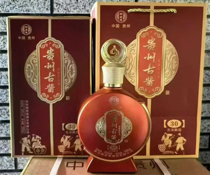 贵州古酱酒 ​53度，一箱6瓶，带手提袋，有个几百箱，70多元一箱，