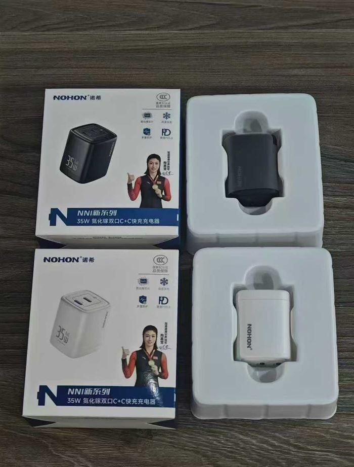 诺希原装充电器。还有 3300 个，Gan 氮化镓35W充电器，全新带包，一箱 100 个，到货3500个