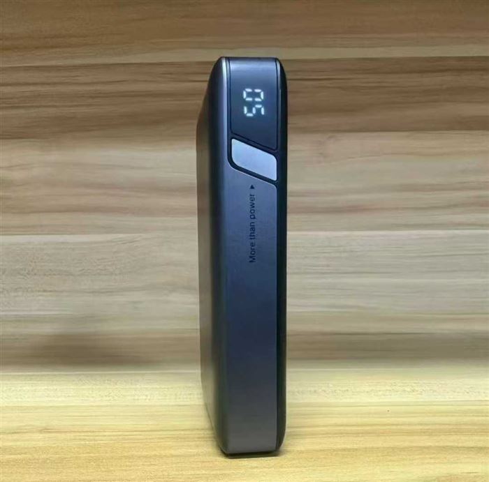 绿联充电宝20000毫安61 个， 带 3C，100 瓦快充