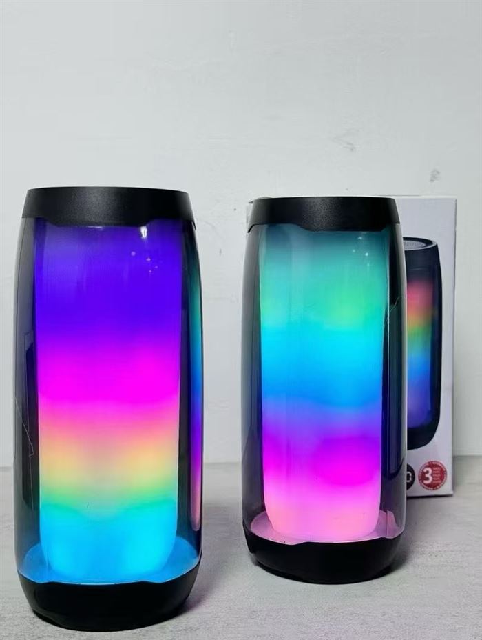 脉动蓝牙音箱，8W，可串联，3600毫安电池，特价6000pcs 对口的联系