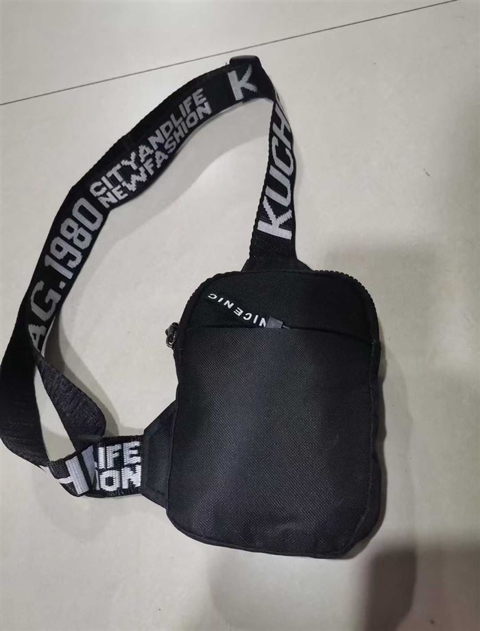 电商下架胸包到货4000个，独立包装，大货整齐干净，质量不错，一根烟钱的事