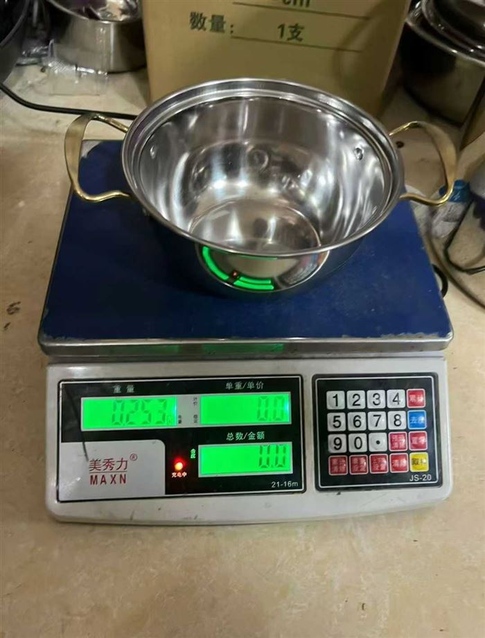 小汤锅5吨左右， 按吨出！约几块一个。