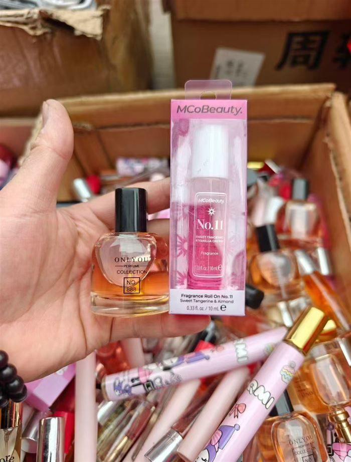 15000瓶左右混款小香水，清货1元一瓶，支持分货