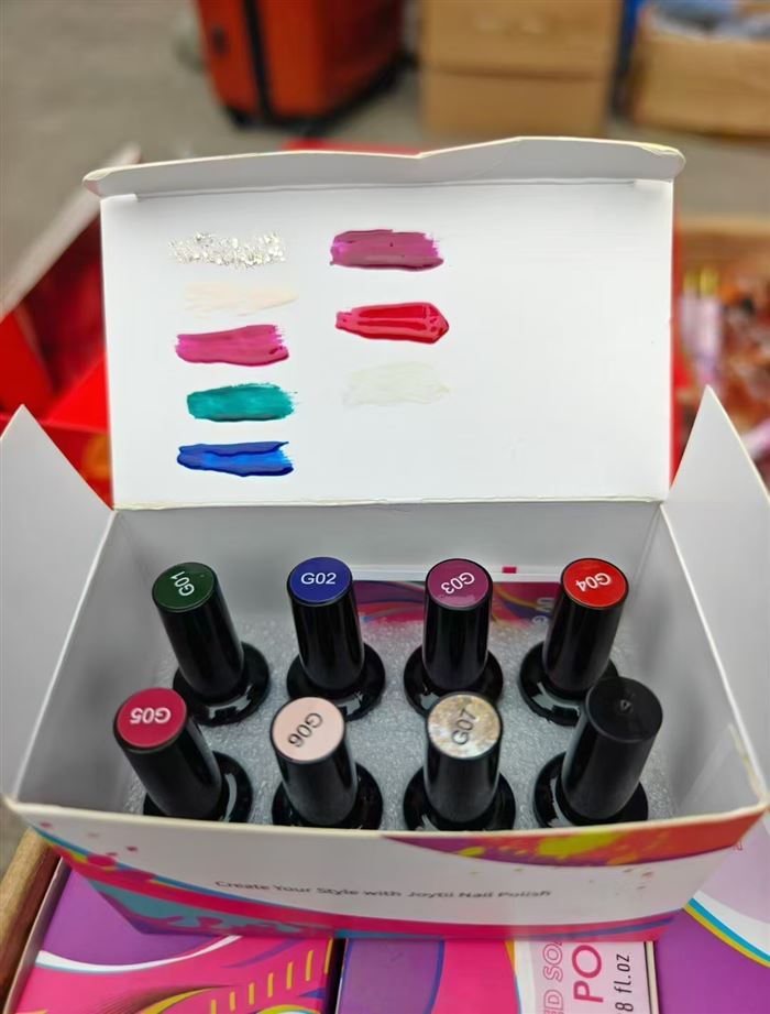 5万瓶左右凝胶指甲油，清货0.45元一瓶，颜色多，品质好