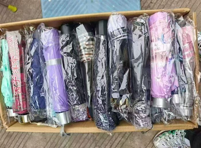 8000把混款处理伞，清货4.5元一把，