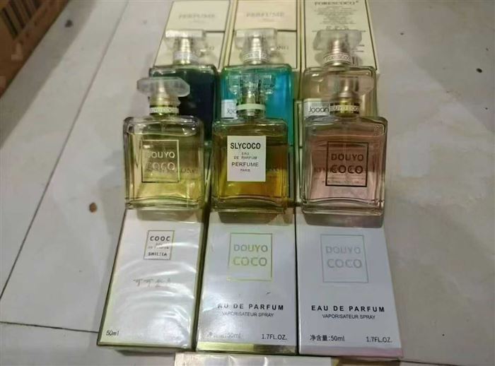 25000瓶50毫升香水，清货2.4元一瓶