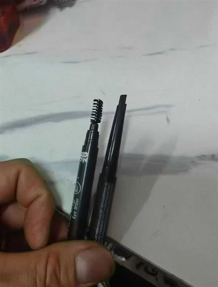 10万支高端品牌眉笔，清货0.25一个
