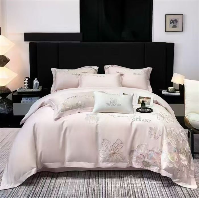 100支长绒棉重工绣花四件套300套 做工刺绣很精美，标准和加大，全部礼盒包装 正品库存价格，超级便宜