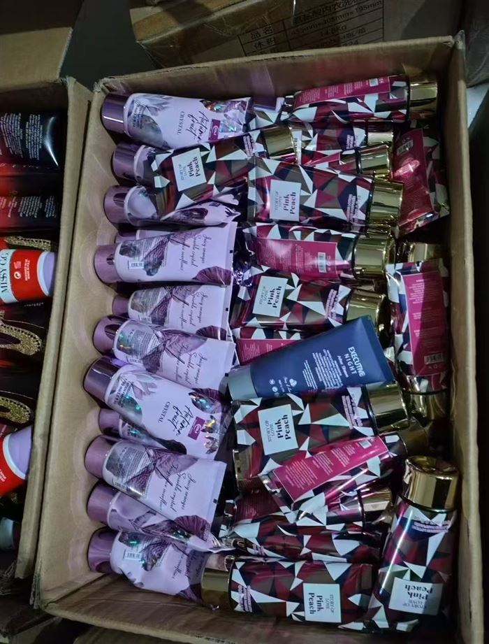 身体乳护手霜沐浴露15000瓶左右，清货1元一瓶