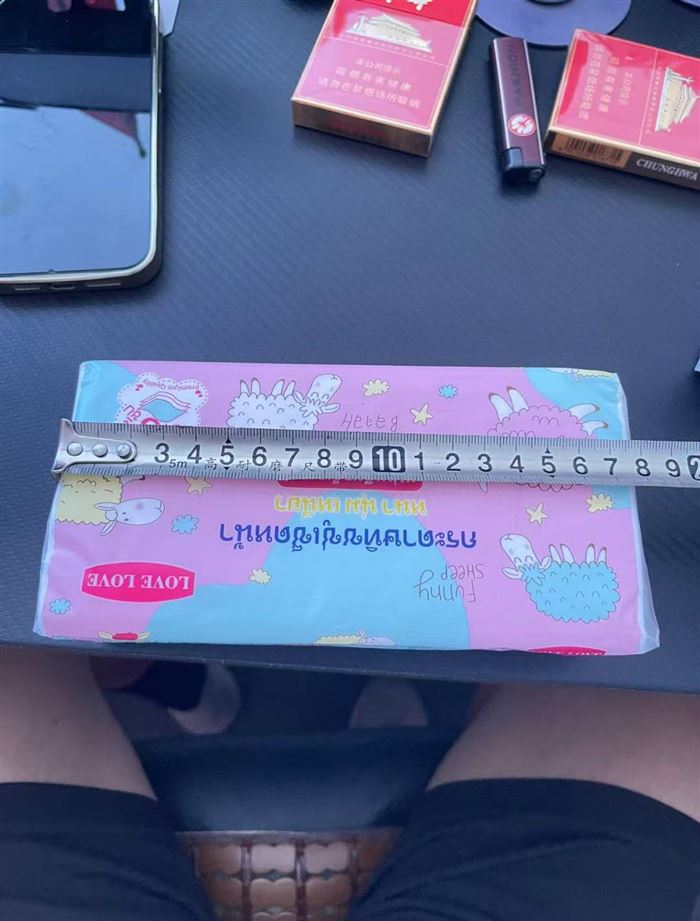 纸巾 出口东南亚的两款精品抽纸300多件，一件10提，1提10包，一共30000多包，一包240张，毛毛钱一包清货，今年的新货，纸张质量高，湿水不易破