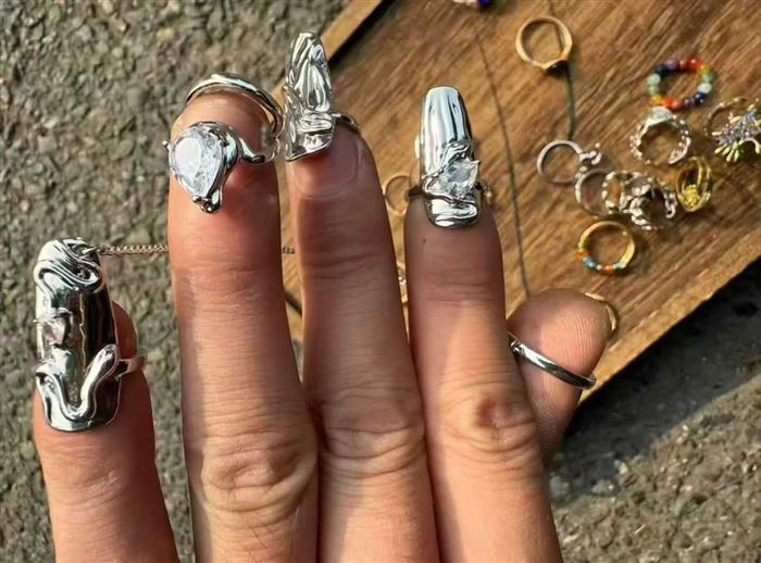 3000不到，饰品，独立包装，块块钱