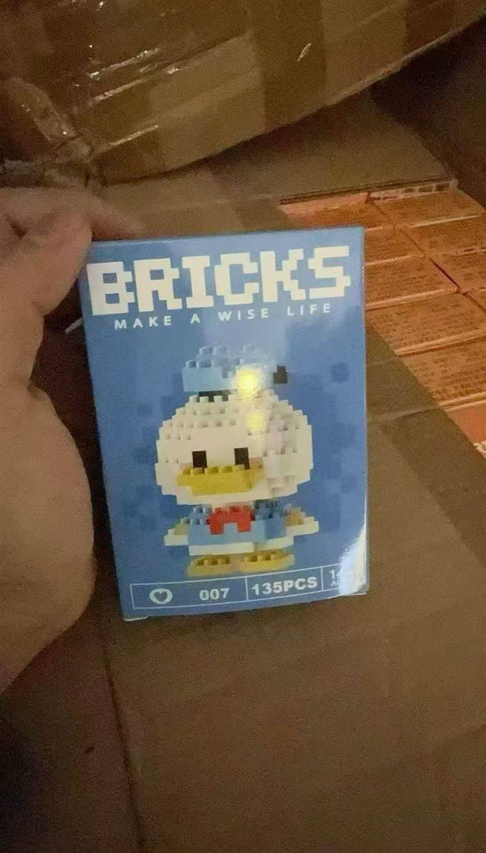 拼装积木，几个型号，20000 盒