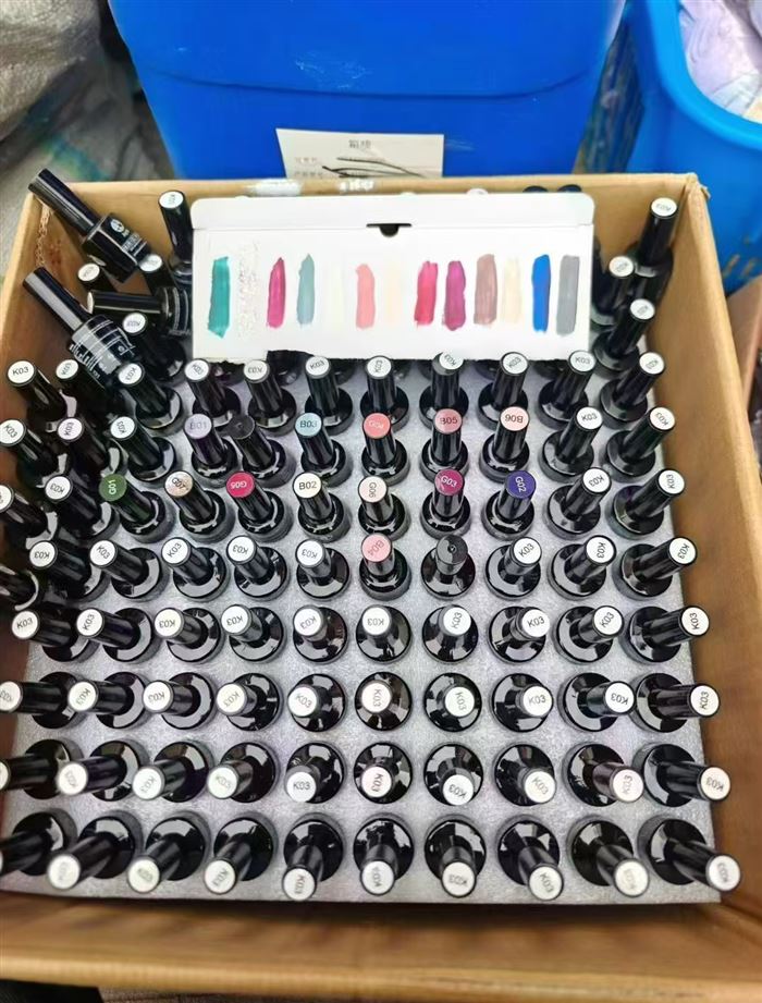 6000公斤左右凝胶指甲油，清货4.5元一公斤