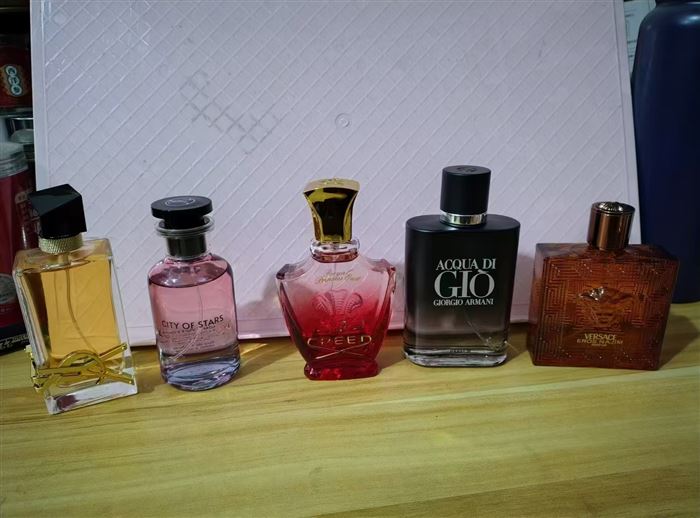 2600瓶高档香水，清货20元一瓶