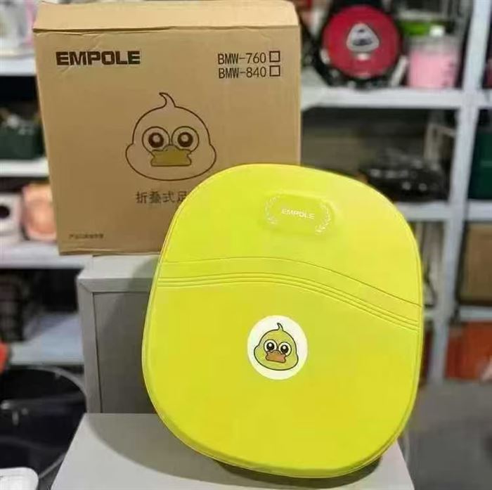 小黄鸭电动折叠足浴盆，独立包装。 折叠设计，恒温加热，自助按摩，收起只有11cm，一体成型，PP材质经久耐用，凸点滚轮指压，边泡脚边按摩