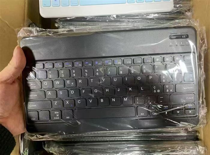 大号新款蓝牙键盘1500个 全新袋装，C口充电