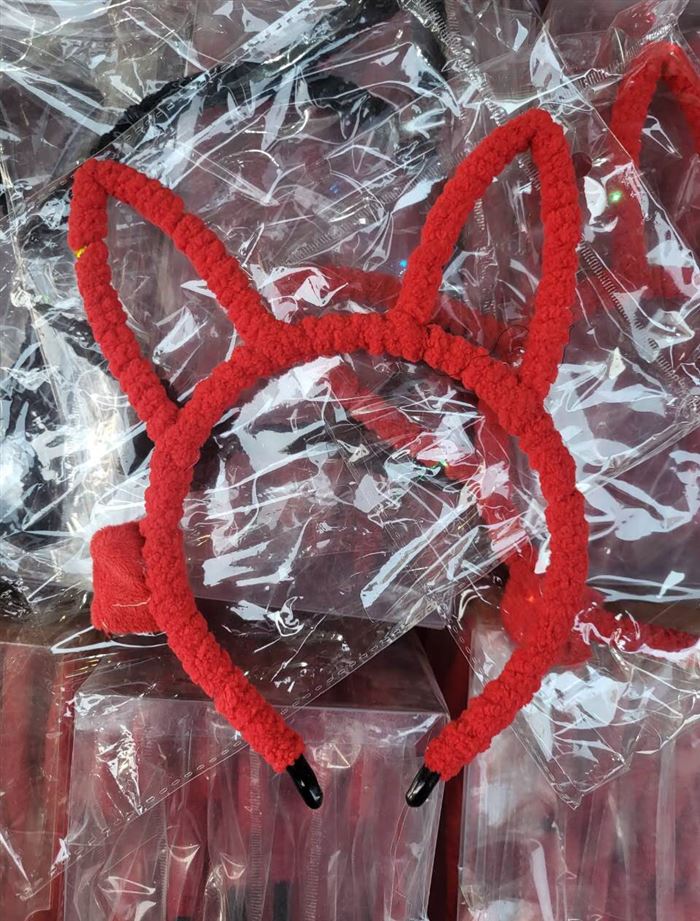 发光猫耳发箍。几万个毛毛钱