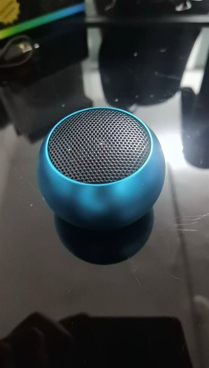金属蓝牙音箱，1400个，全新有电原箱原件，低价处理有意私聊