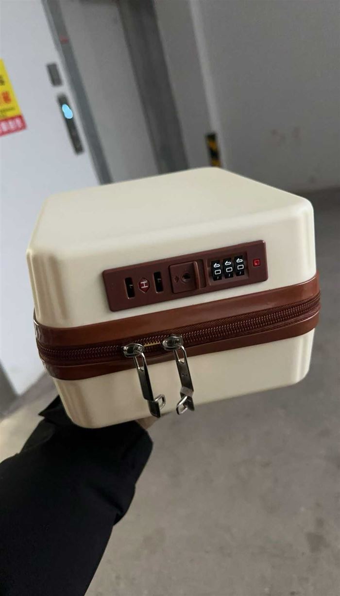 密码化妆箱到货5000个，个位数带走