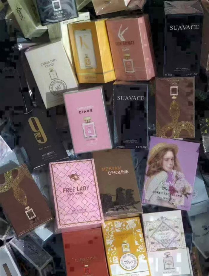 100毫升高端香水25000瓶，清货5.8元一瓶，款式多，独立包装，留香持久