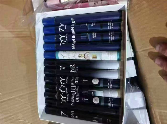 35毫升香水10万瓶，清货1.5元一瓶，原箱原件