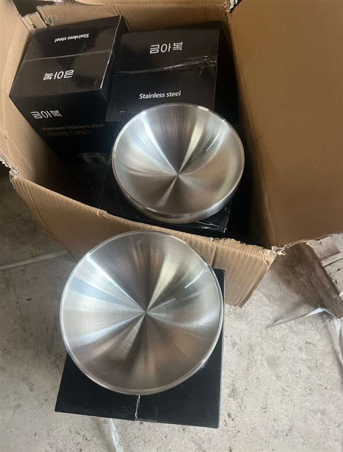 不锈钢韩式双层碗 2吨左右， 原箱原件，6.5元一斤