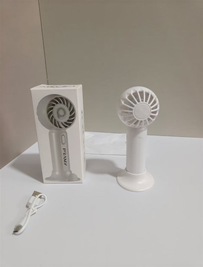 涡轮手持风扇 2.6万个 3.x元 ​三档风力 abs 体积小 深圳品质 ​彩盒包装 200个一箱 光滑细腻