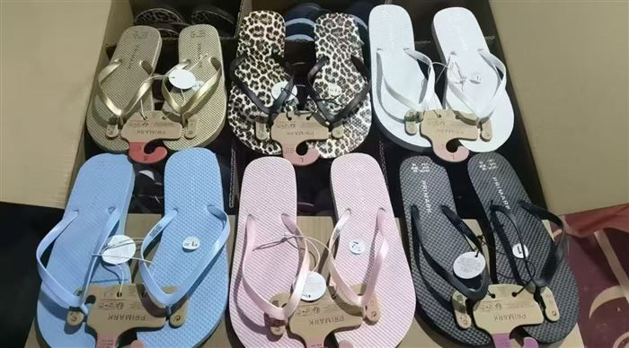 40万双Primark 女士人字拖