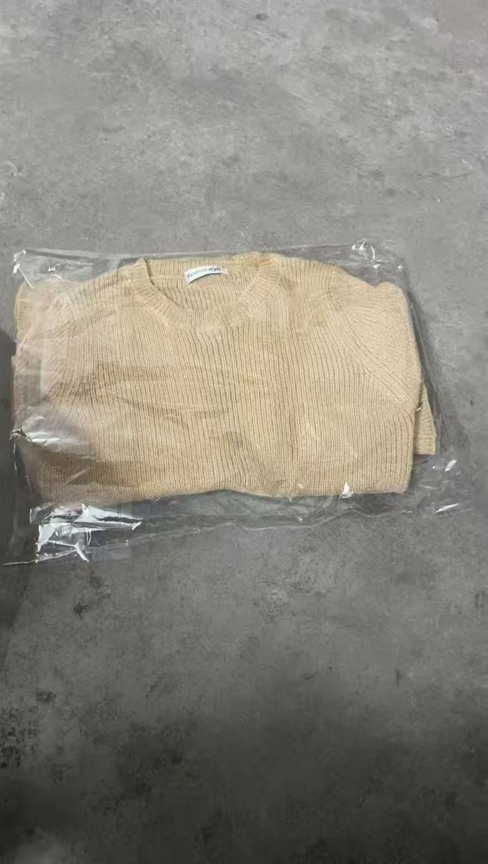 毛衣28000件 一个款 5个色 一包400件 均码 低价处理