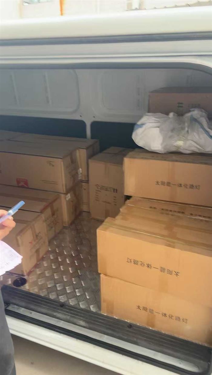 太阳能高亮度壁灯 2000套，低价出售